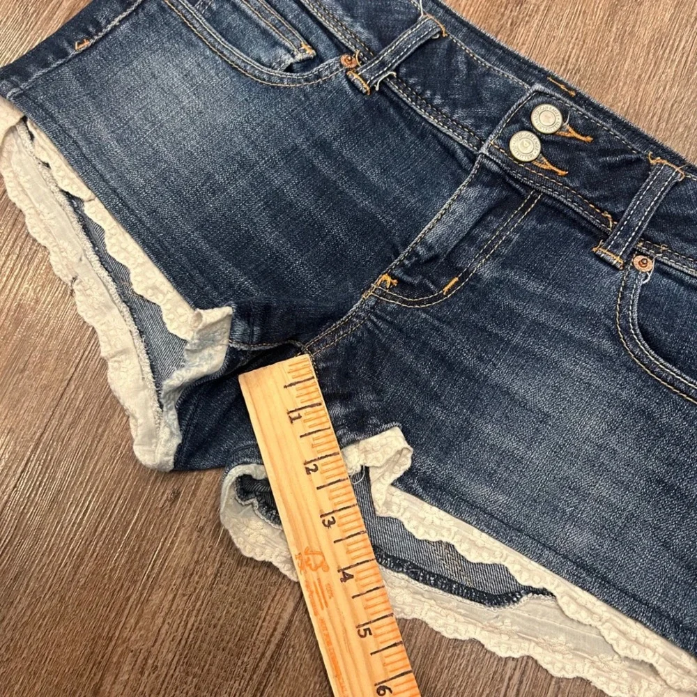 American Eagle Women Size 8 Dark Wash‎ Lace Trim Denim Jean Shorts Low Rise Y2K